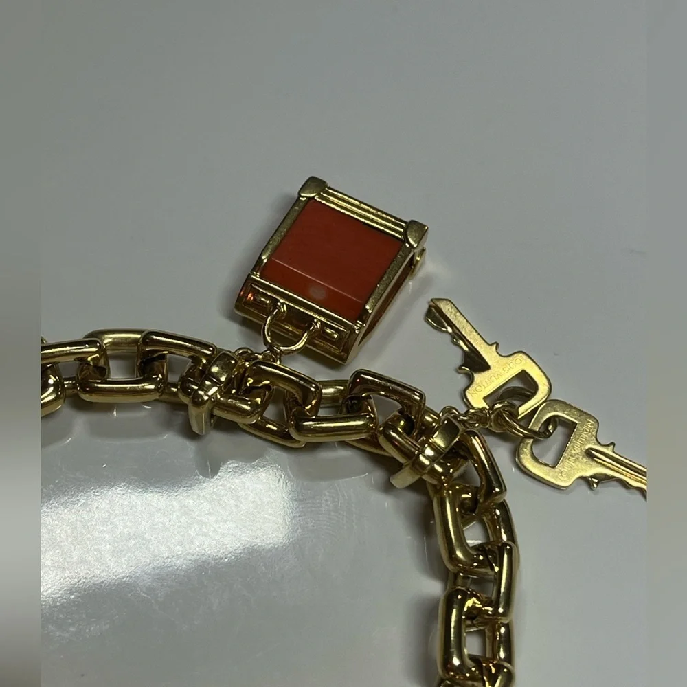 LOUIS VUITTON 2003 18KT GOLD CHARM BRACELET W/ 5 CHARMS - Picture 8 of 14